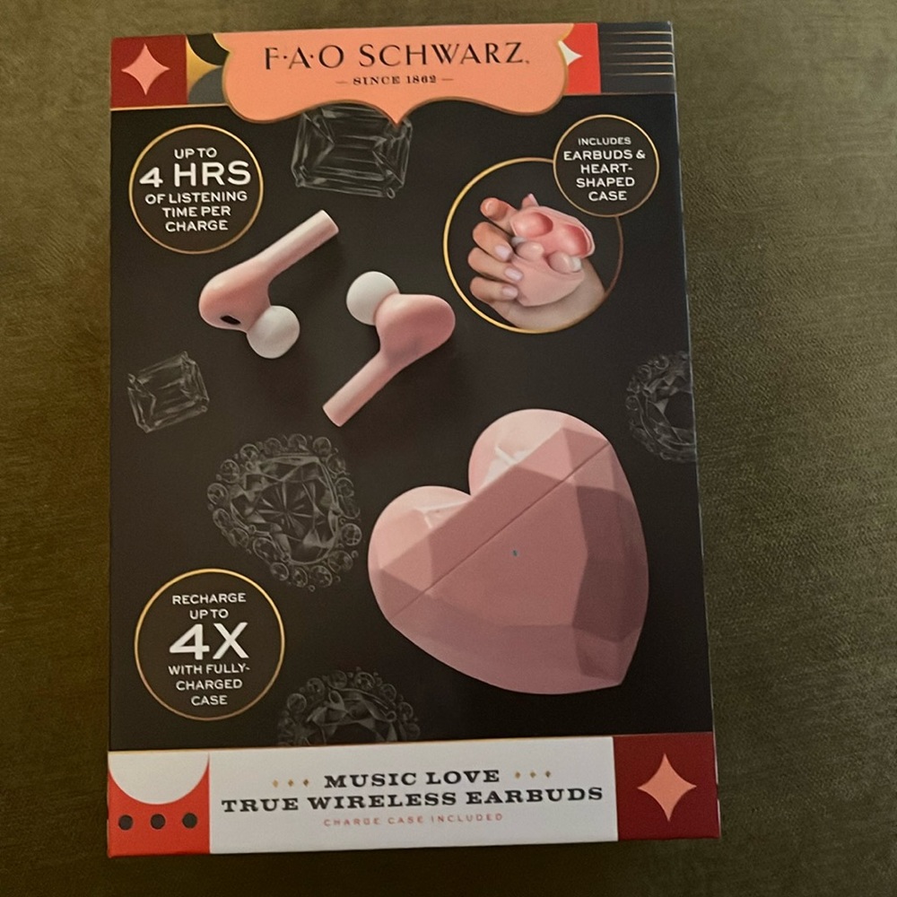 NWT FAO Schwarz Heart Wireless Earbuds